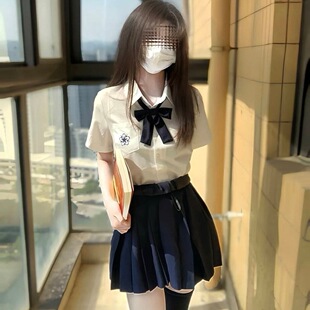 jk�r��Ů�ļ��¿���ϵ�WԺ�L���ɰٴ�����У���м�ɫ����ȹ������