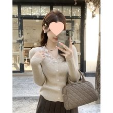 法式温柔风蕾丝v领针织打底衫女2025新款春秋修身显瘦内搭短上衣