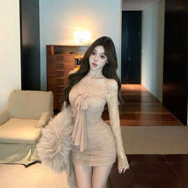 秋季新款纯欲性感辣妹包臀短裙蕾丝拼接修身显瘦连衣裙女