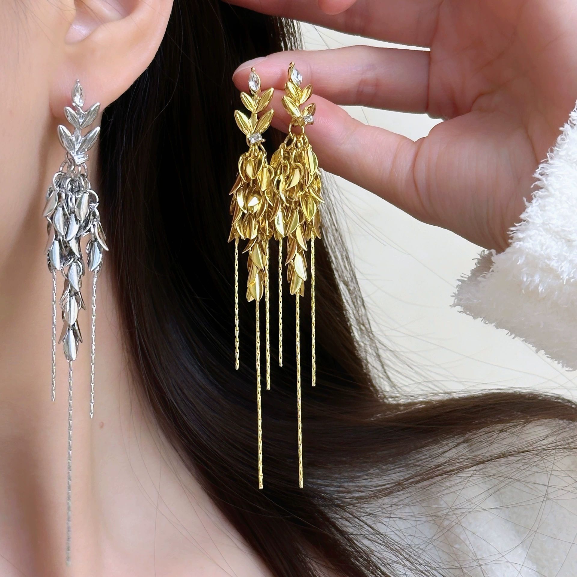 Sophisticated retro fashionable small design earrings with tassels