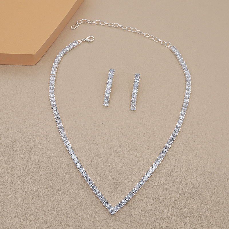 42g Weight Artificial Rhinestones Inlay Material Jewelry Set Classification Earrings + Necklace Quantity Holiday, Banquet Occasion Copper Material Geometric Pattern Women's Gender Plating Design Simple Style Style Copper Plating Geometric Artificial Rhinestones Jewelry Set 1