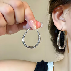 2025 新しいプレーンフープイヤリング誇張されたハイエンドのライト高級シンプルなファッション大きなイヤリング絶妙な女性のイヤリング卸売
