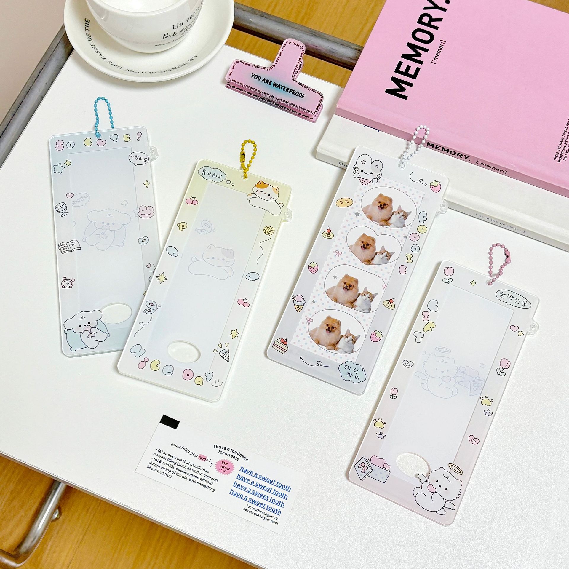 Funda de tarjeta de cuadrícula de cuatro palacios de dibujos animados lindo original Funda de tarjeta dura de cuatro compartimientos de vida acrílica Funda de tarjeta pequeña de persecución de estrellas