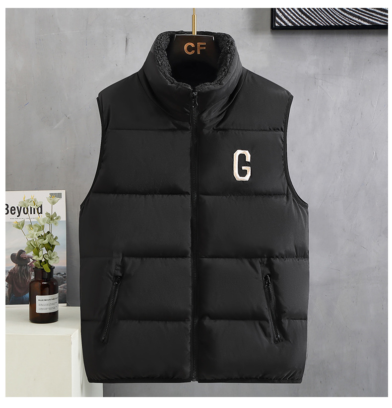 Yelekli erkek peluş ceket sonbahar kış trendi, şık ve bol bel kısmıyla kalın, sıcak tutan bir yelek giyiyor_voghion.com