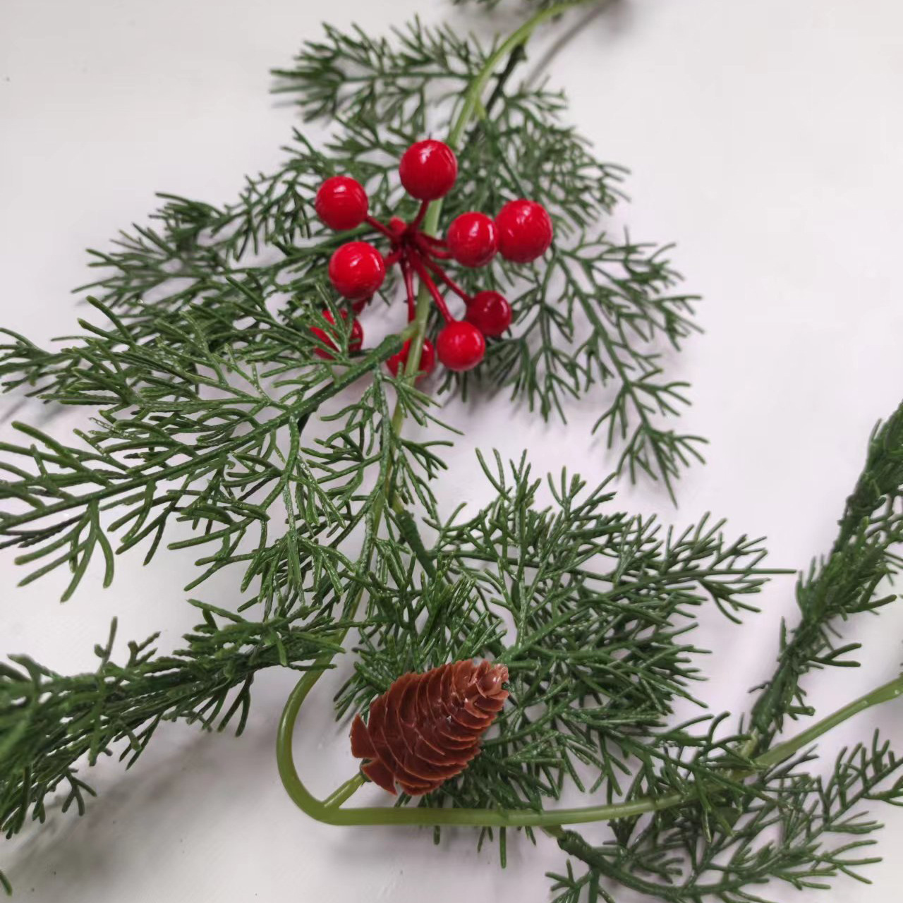 2022 nuevo LED Pine Leaf Berry ratán Navidad casa Ventana de pared decoración del Gabinete foto camino