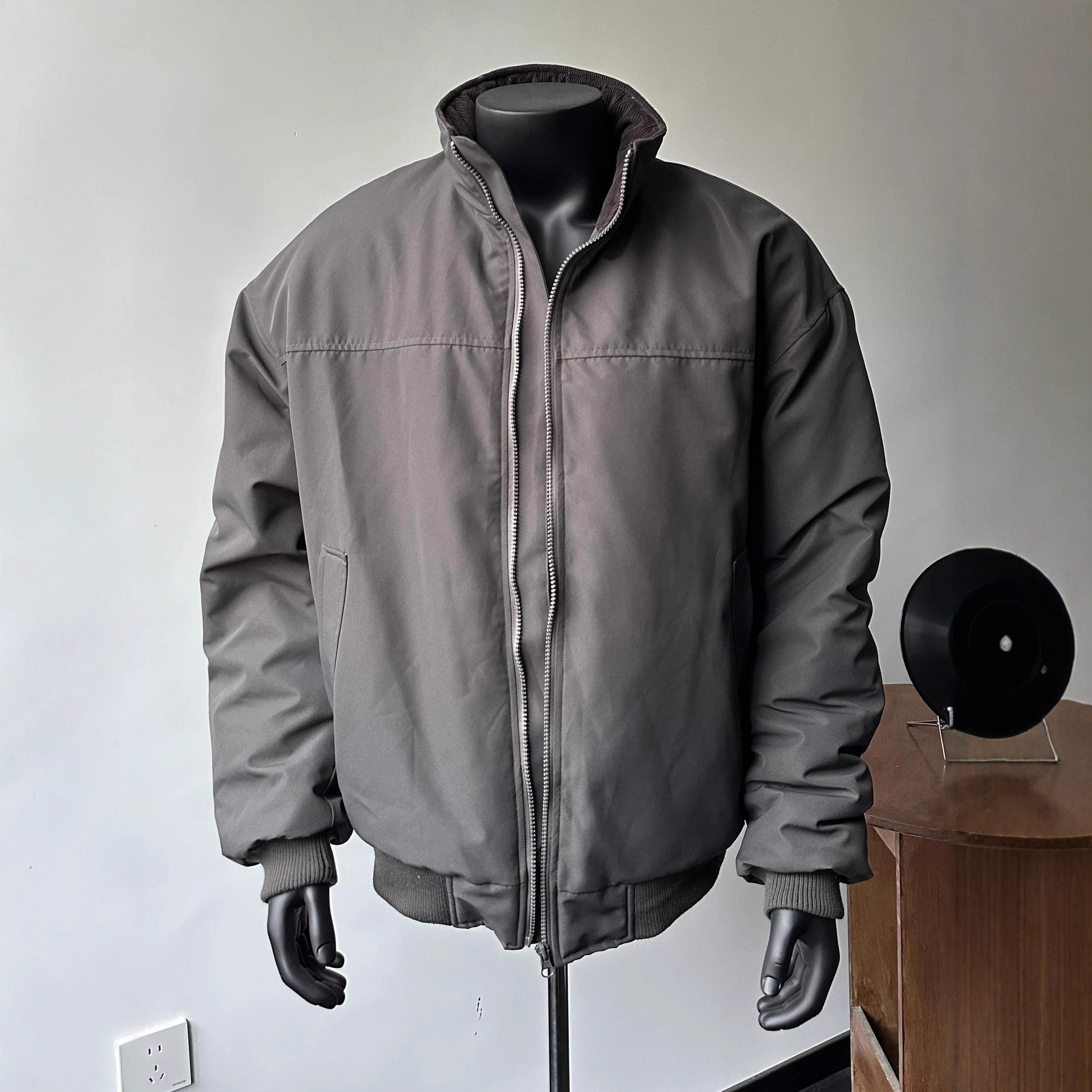 Retro Baseball Jacket With Stand-up Collar And Inner Pockets_voghion.com