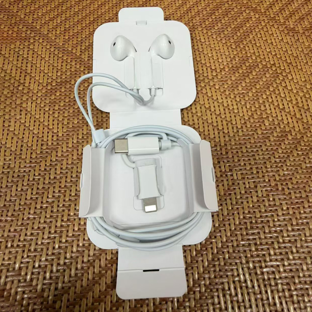 Apple EarPods with Lightning Connector for iPhone White
