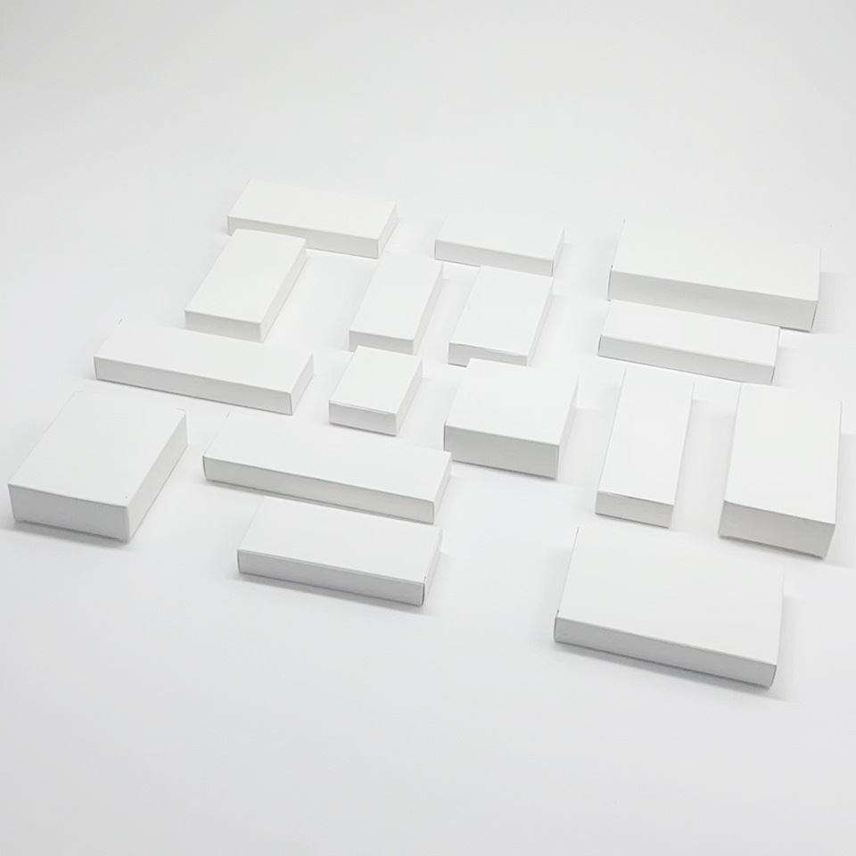 白い紙の箱の現物の通用する包装箱の白い小さい紙の箱の平のタイプの双挿し込みの箱の卸売りの小さい白の箱は今作ることができます。