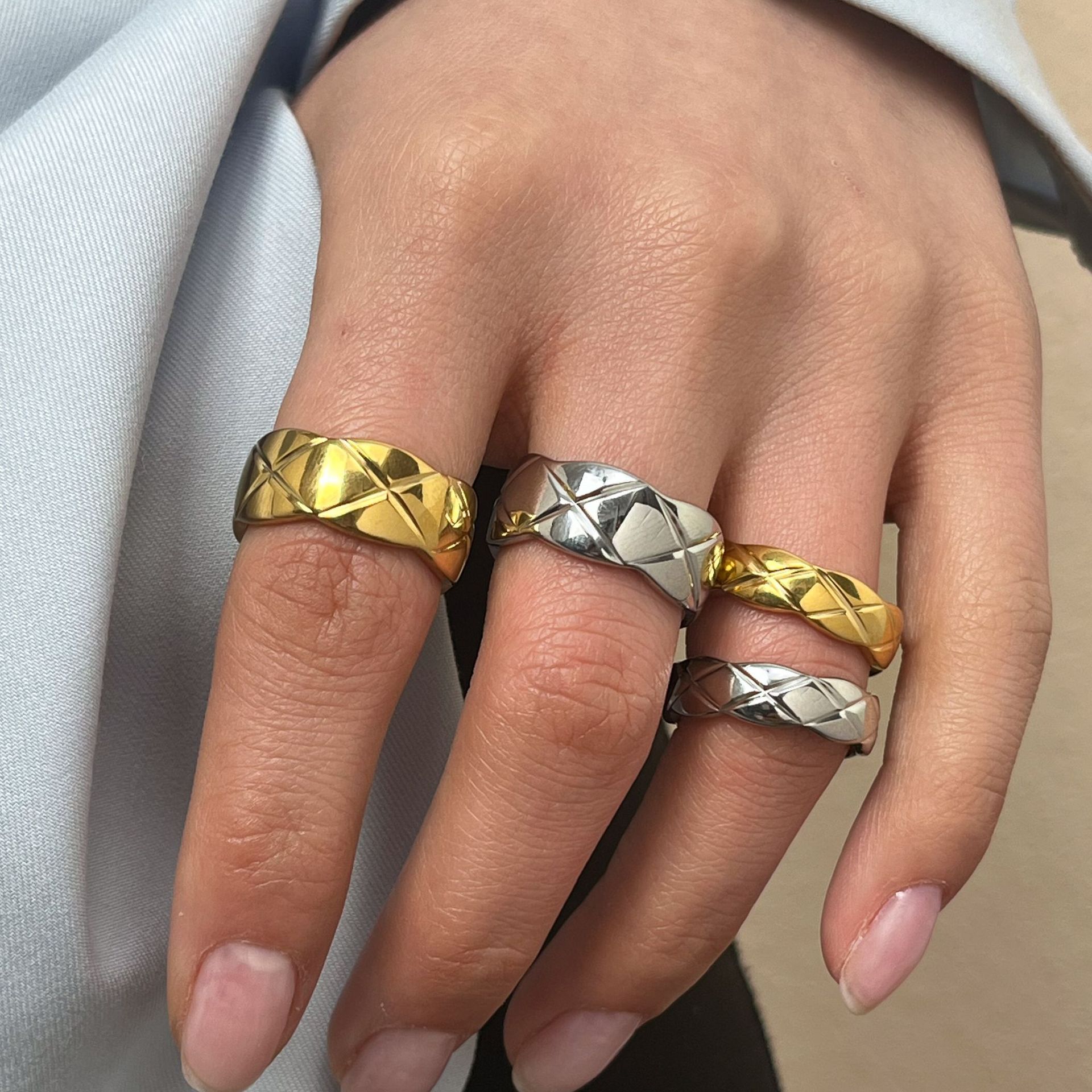 Anillo de oro de acero inoxidable de alta calidad, anillo de acero de titanio no se desvanece, joyas de mujer