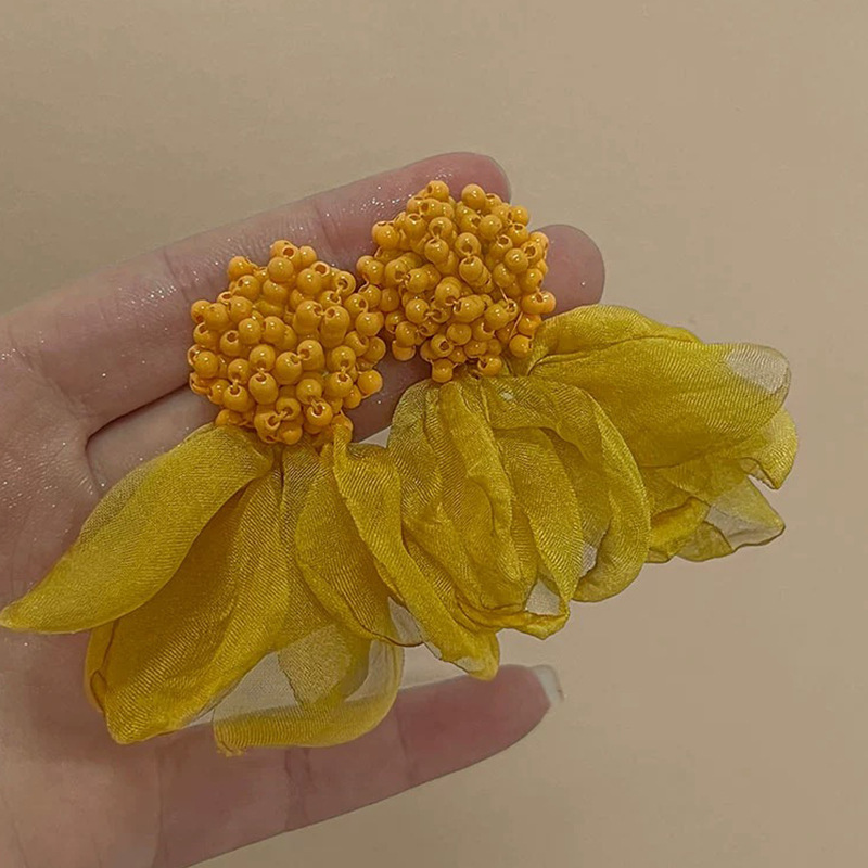 75# yellow petal mesh ear clips