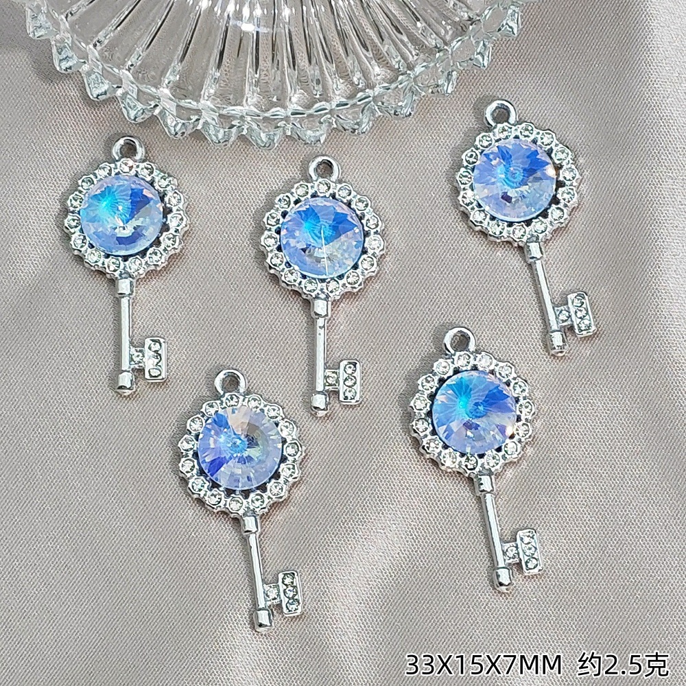 Exquisitos accesorios de joyería colgante de diamante de alta protección ultravioleta al por mayor collar DIY artesanal colgante de materiales de ropa de pulsera