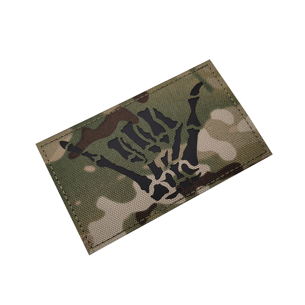 Taiyi copyright suministro en stock Ray cráneo dedo derecho gesto 666IR identificación capítulo velcro luminoso insignia