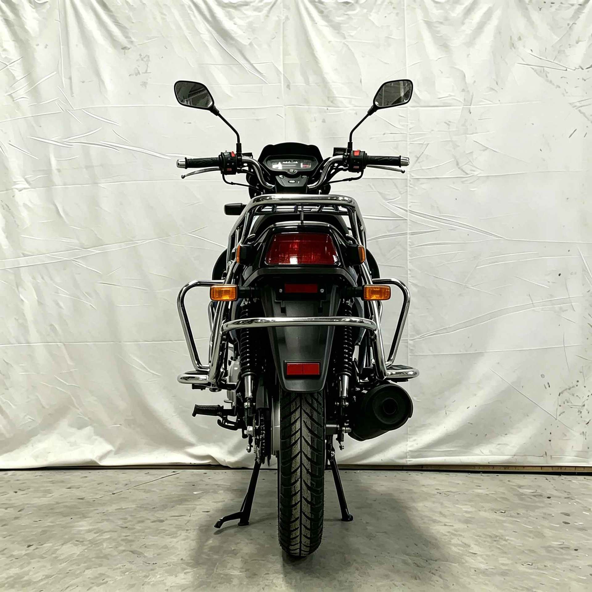 Classic Two-Wheeled Motorcycles with Low Fuel Consumption, Easy Maintenance, Strong Carrying Capacity, and Are Popular for Travel in Overseas Towns. Wholesale Supply of Complete Vehicles