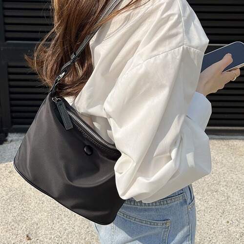 Cross-border import and export spring lightweight waterproof nylon Oxford cloth, same as Korea's dumpling single-shoulder underarm small bag for women