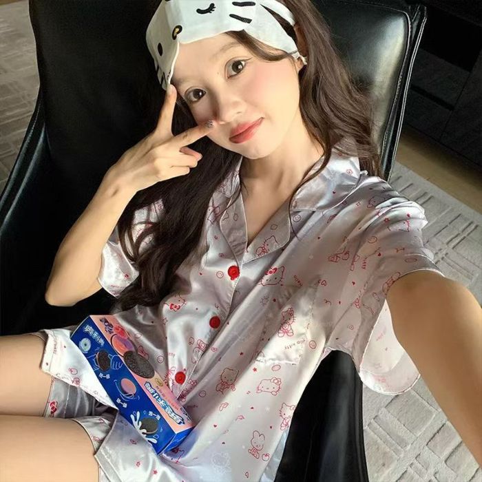 Seda de imitación transfronteriza al por mayor de alta calidad nuevo pijama de verano para niña pantalones cortos de manga corta traje solapa caliente seda
