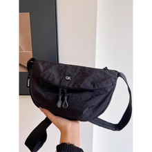 日系超轻防水斜挎包牛津布男女通用百搭单肩尼龙轻便实用马鞍胸包