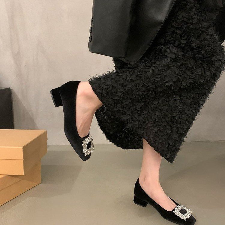 Zapatos planos de boca poco profunda con diamantes de imitación de alta gama para mujer, elegantes mocasines planos de punta cuadrada versátiles, novedad de otoño de 2025.