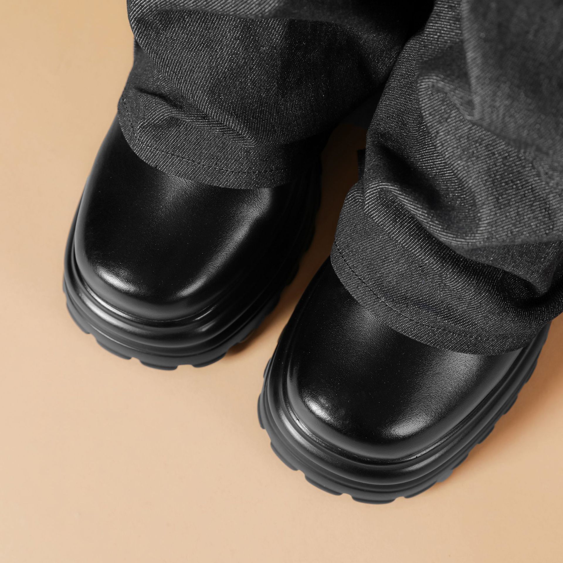 Boot nữ cổ cao ôm bắp chân chất jean phong cách miền Tây, gót 10 cm — Nhung đen jean chi tiết 11