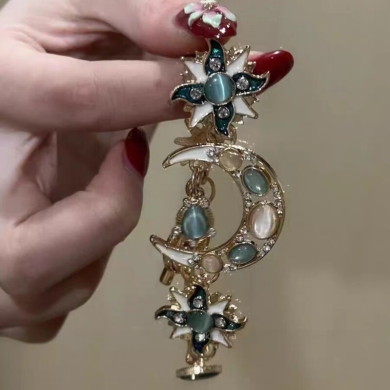Vintage Luxurious Antique Sun and Moon Bracelet for Women, Bohemian Palace Style, Unique Design, Exquisitely Crafted Hand Jewelry Vintage Luxurious Antique Sun and Moon Bracelet for Women, Bohemian Palace Style, Unique Design, Exquisitely Crafted Hand Jewelry