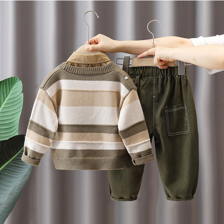 6229 juego de ropa de otoño para niños 2025 nuevo cardigan a rayas para niños abrigo de tres piezas juego de primavera y otoño para bebés coreanos