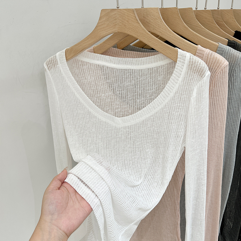 Camiseta de punto de cuello en V para mujeres 2025 primavera y otoño nuevo temperamento interior con camisa de fondo agujero de diseño de textura sensación de blusa delgada image 2