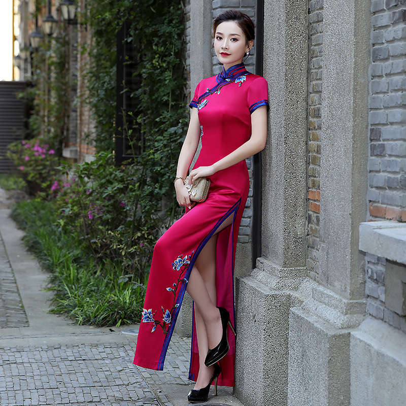 embroidery embroidery show elegant and long cheongsam costumes stage Plus size catwalk cheongsam