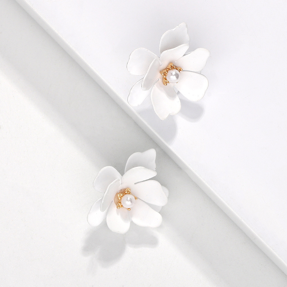 Sweet Flower Alloy Spray Paint Women's Ear Studs display picture 4