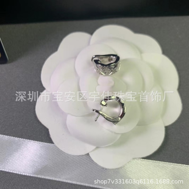 シャネル風菱形イヤリング、925スターリングシルバーに18Kゴールドメッキ、菱形模様のイヤリング、ファッショナブルで高級感のあるイヤリング、メーカー直販。