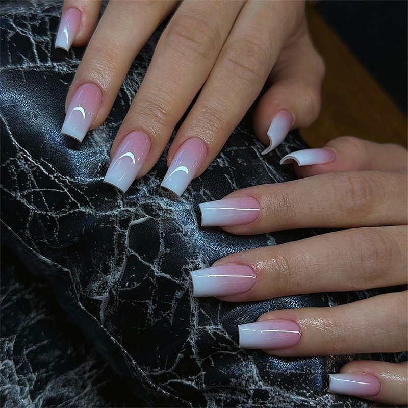 Sweet Style Light Purple Gradient Nail Art with Large Glittering Sequins, High-End Wearable Nails, Finished Fake Nail Stickers