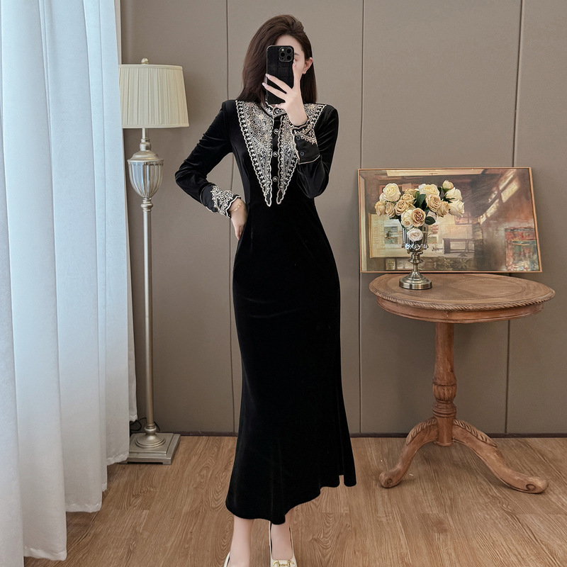 Real Shot of Autumn and Winter New Design Red Retro Velvet Fishtail Niche Elegant Royal Sister Style New Chinese Dress