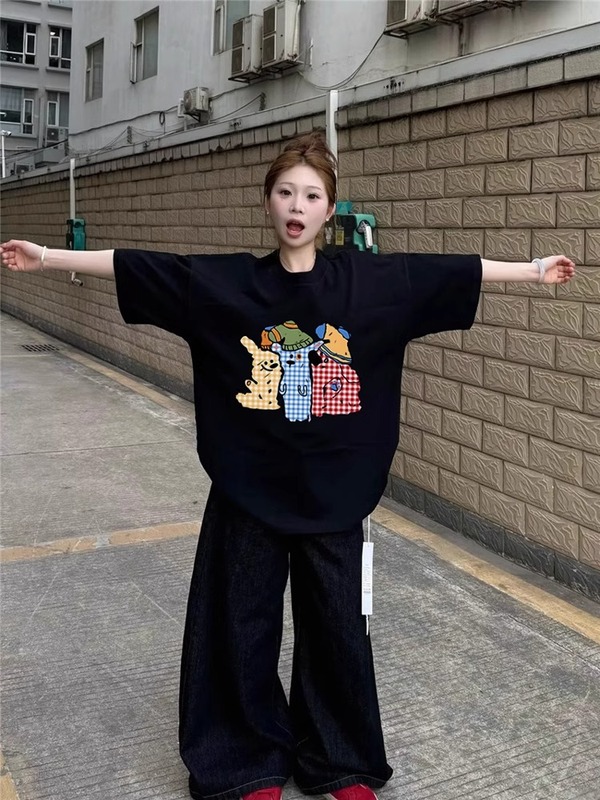 アメリカの純綿の黒い半袖のtシャツの女性の夏の新型のデザイン感の小さい大衆のゆったりしている大きいサイズの半袖の太ったMMの上着の潮|undefined