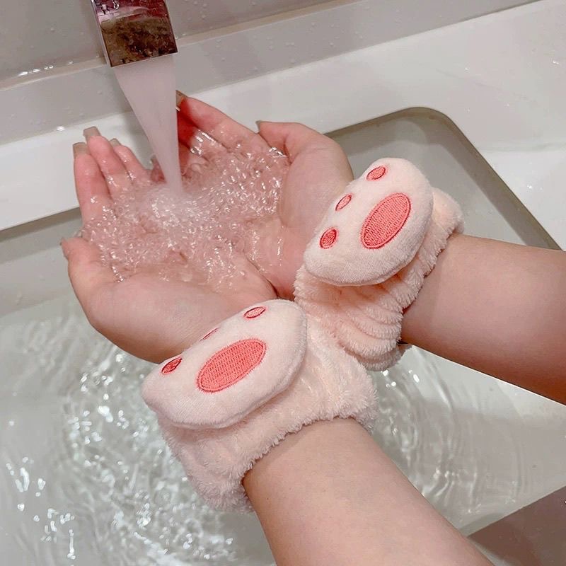 2 cat claws