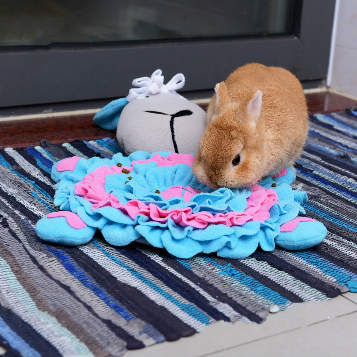 Мультяшные животные милые ягненки домашние животные нюхают собаки