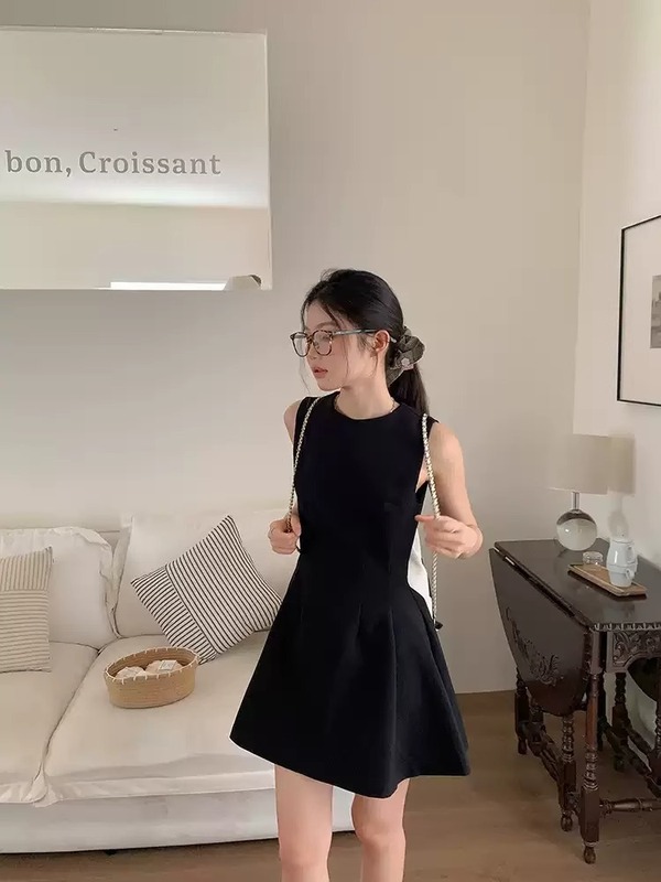 ノースリーブドレス女性のための 2025 夏の新しいスタイル小柄な気質ウエストベストドレスプリンセスドレス痩身ショートスカート|undefined