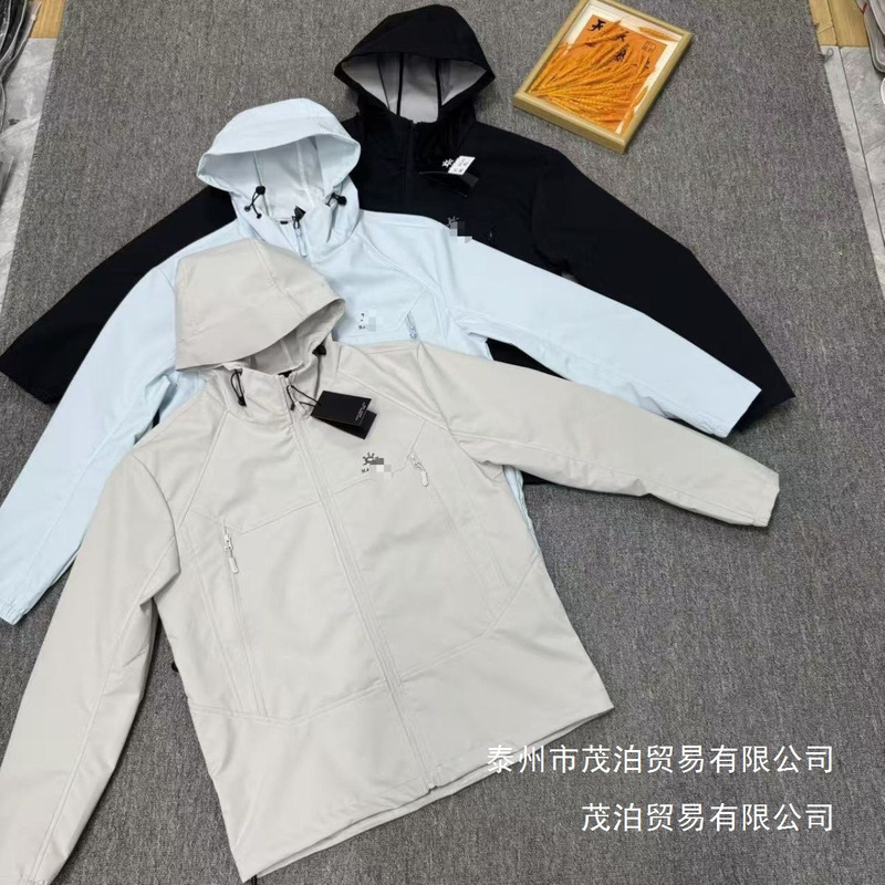 2026 Hooded Outdoor Windproof Couple's Waterproof Jacket Softshell New Casual Style Wholesale