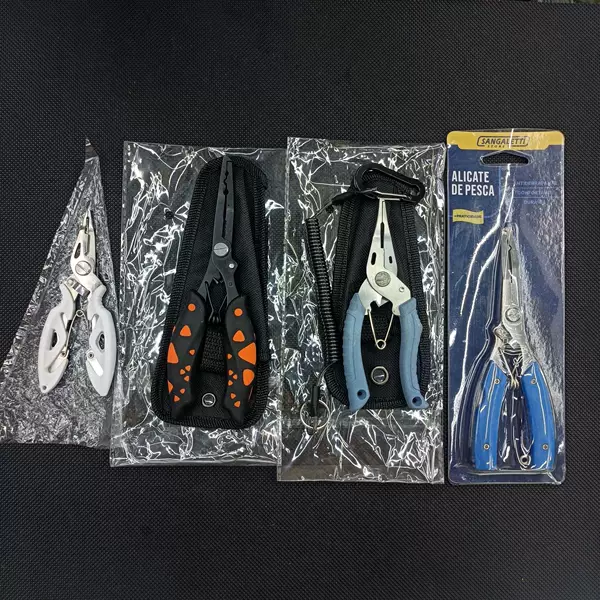New multifunctional lure pliers with fish gripper, integrated fishing scissors, needle-nose pliers, line cutter, hook remover, long-nose lure pliers