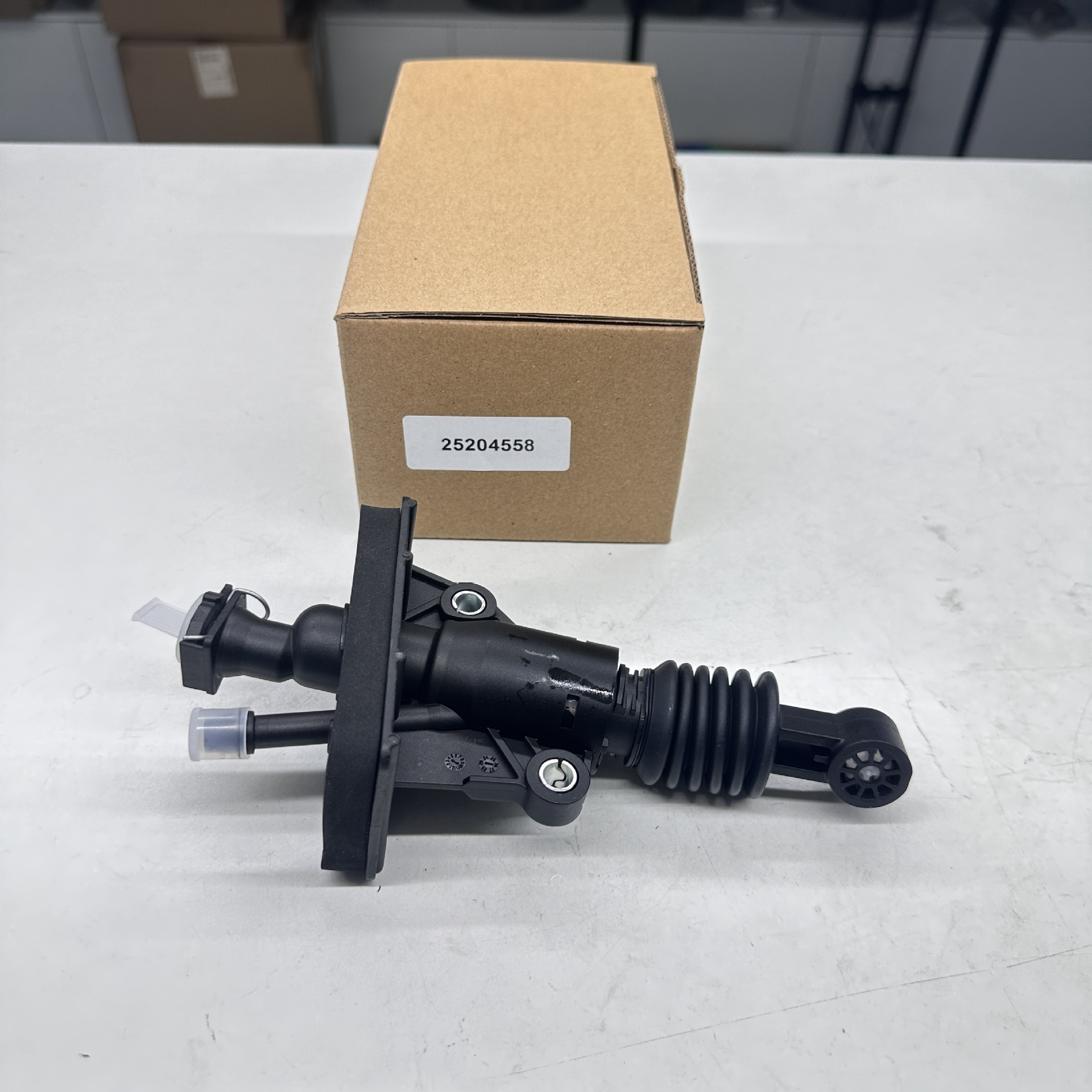 25204558 High-Quality Accessories Suitable for Automotive Clutch Master Cylinders