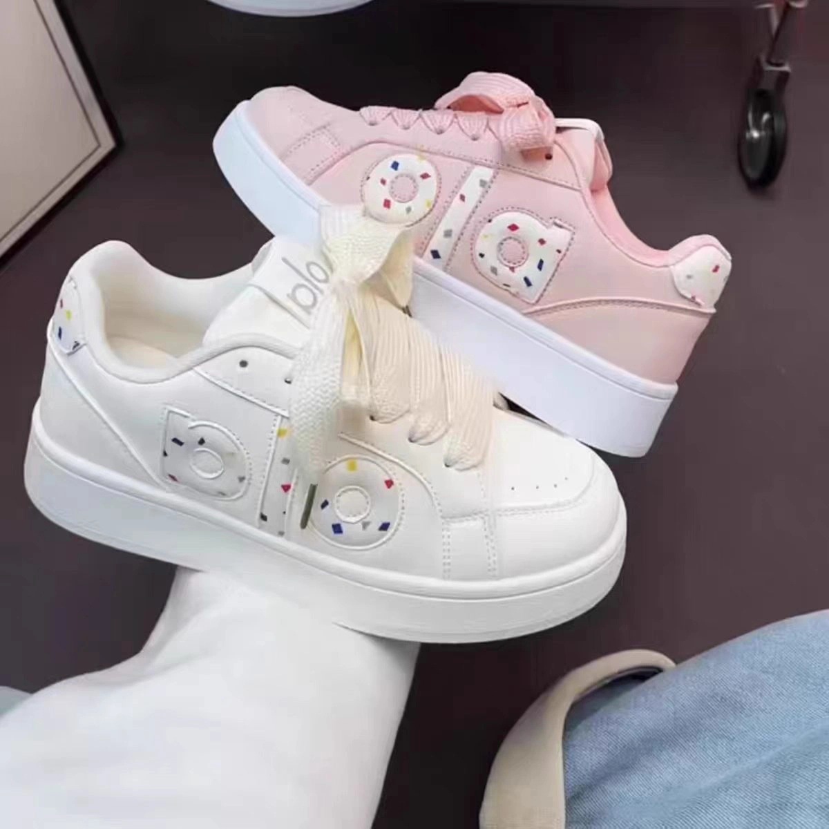 Nicho encantador popular alta moda skate casual 2026 tendencia de verano japonés zapatos deportivos blancos
