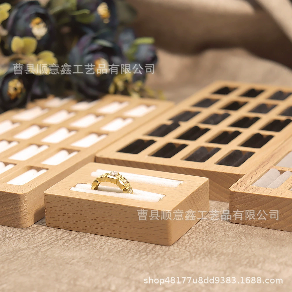 Кольцо с бриллиантом из массива дерева с несколькими каркасами