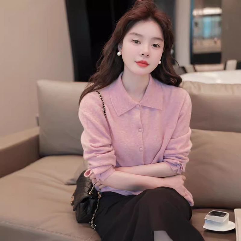 Zhengqite Clothing/New Style Floral Yarn with Built-In Pink Complexion Filter, Retro Lapel Shirt-Style Knitwear Zhengqite Clothing/New Style Floral Yarn with Built-In Pink Complexion Filter, Retro Lapel Shirt-Style Knitwear
