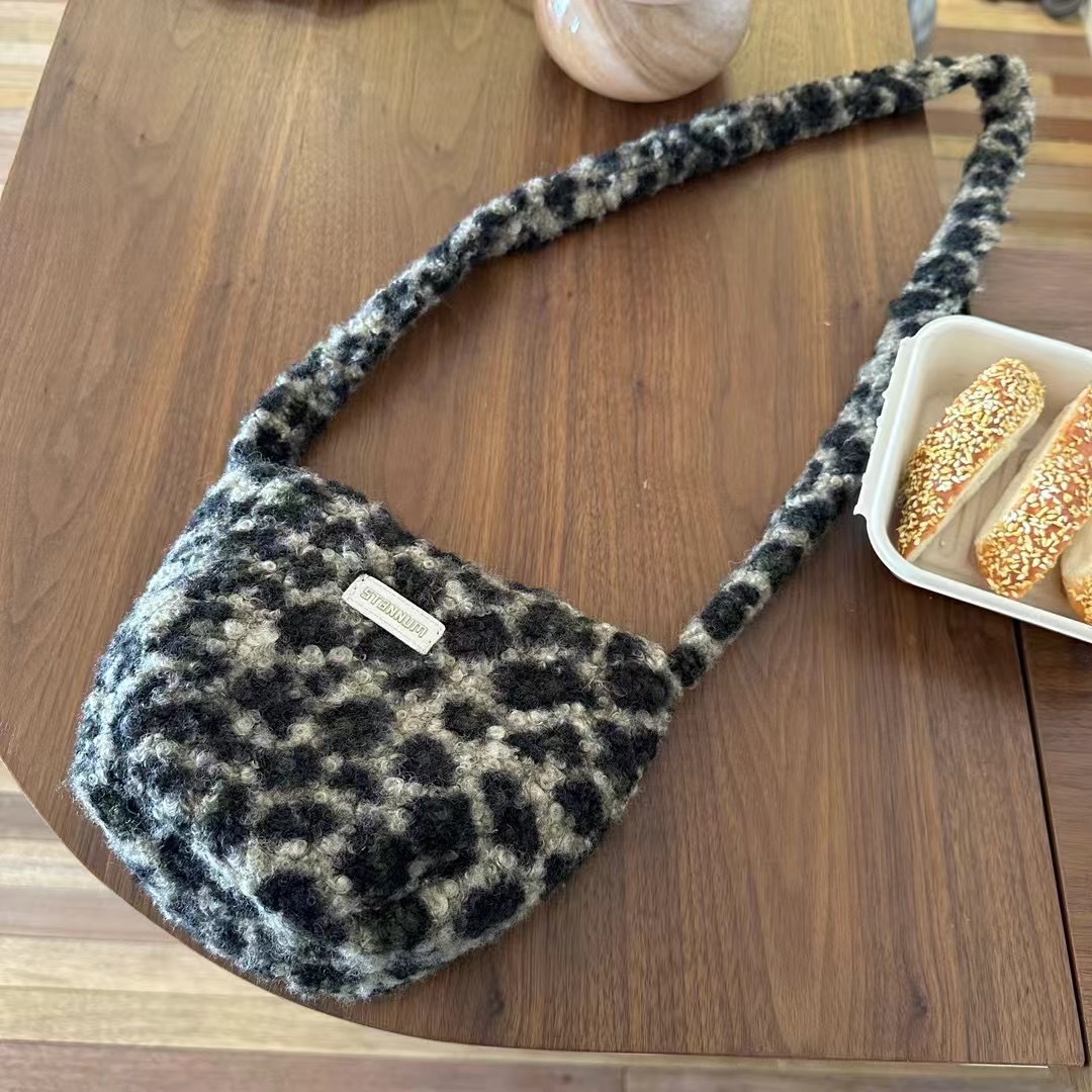 Mochila coreana de peluche con estampado leopardo, moda otoño-invierno para mujer, estilo versátil