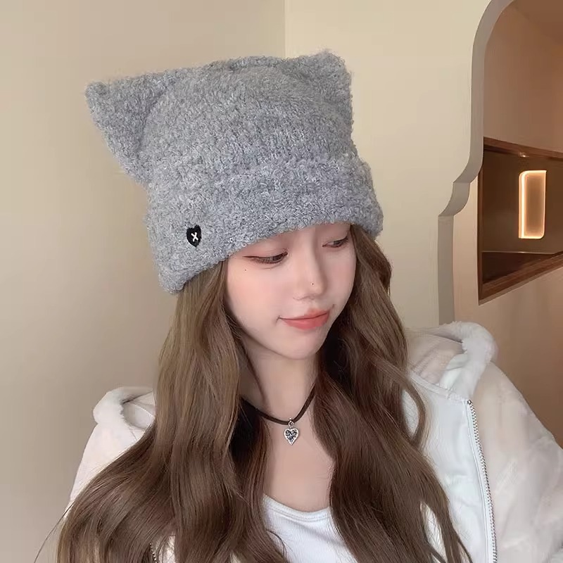 Women's Sweet Solid Color Eaveless Wool Cap display picture 1