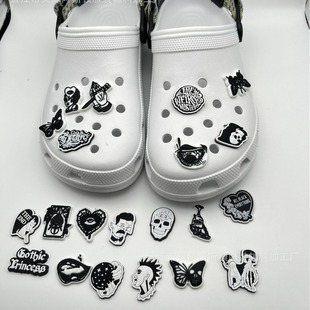New all-match black and white skull cartoon hole shoes shoe flower accessories shoe buckle PVC accessories diy wrist strap