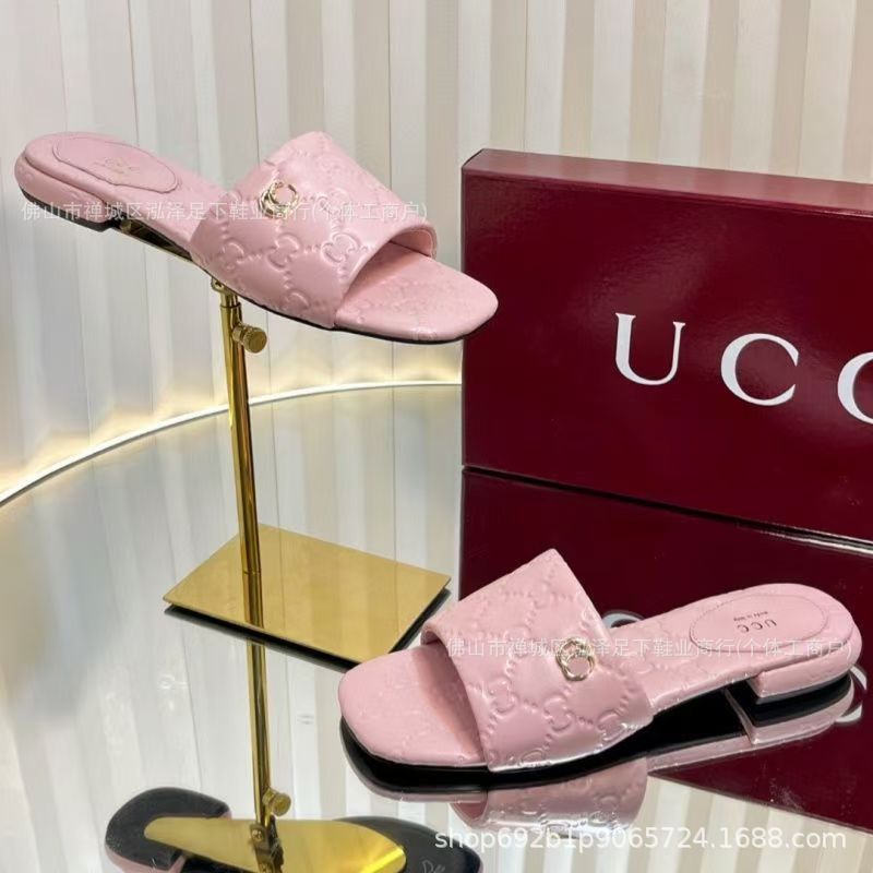 G2026 nuevo fondo plano estampado una palabra zapatillas frías letras antideslizantes casuales zapatillas de playa clásicas zapatillas de mujer