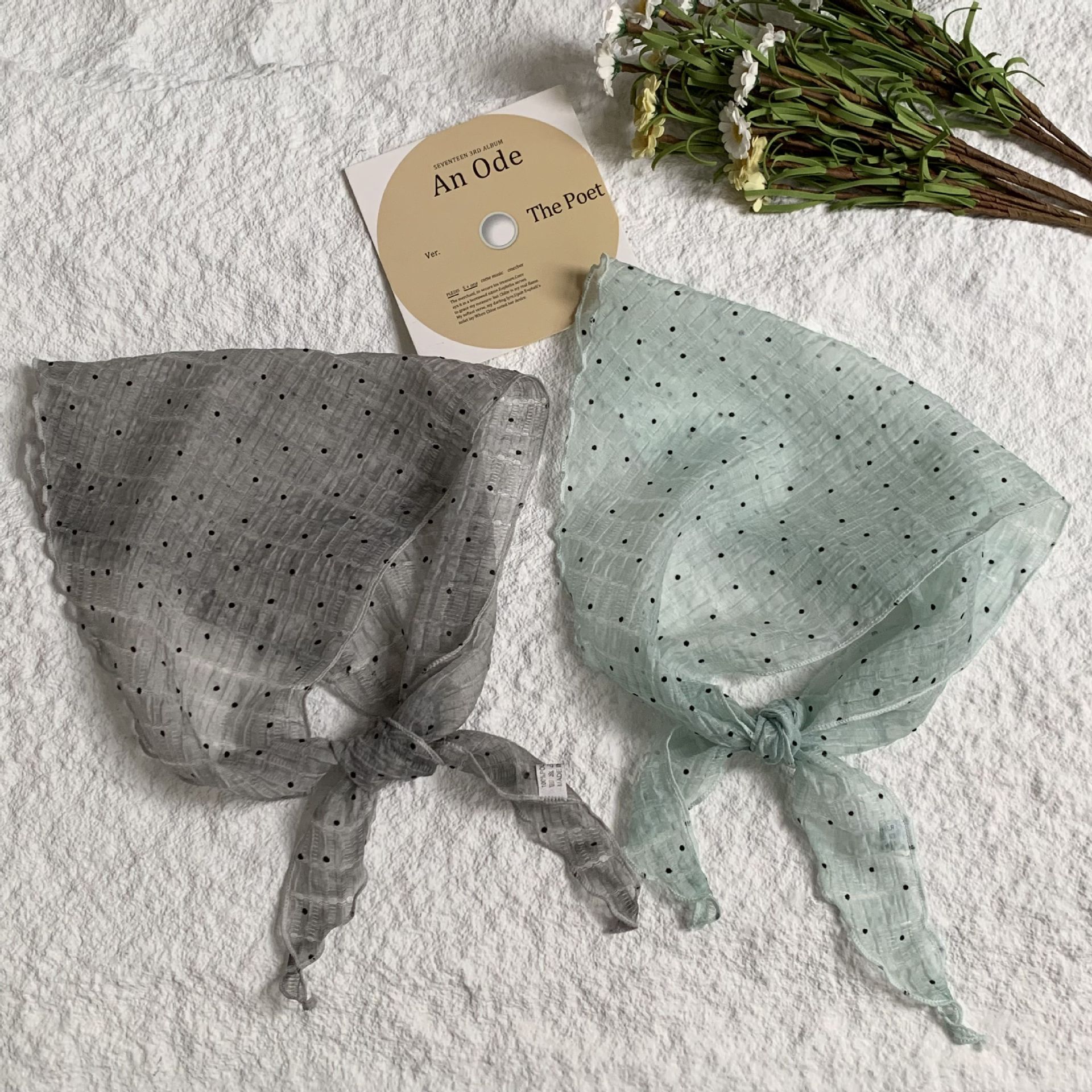 Bufanda de seda de lunares Bufanda triangular de sentido avanzado Bufanda Coreana insi-temperamento bolsa de atar cinta Bufanda multifuncional para el cabello