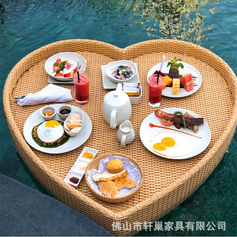 Bali Internet celebridad flotante bandeja redonda ratán cesta en forma de corazón B & B hotel villa piscina plato de cena