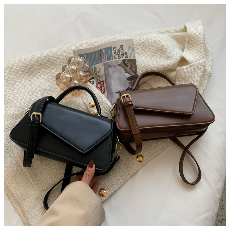 Women's New Geometric Solid Color Messenger Small Square Bag 24.5**13.5*8.5cm display picture 2