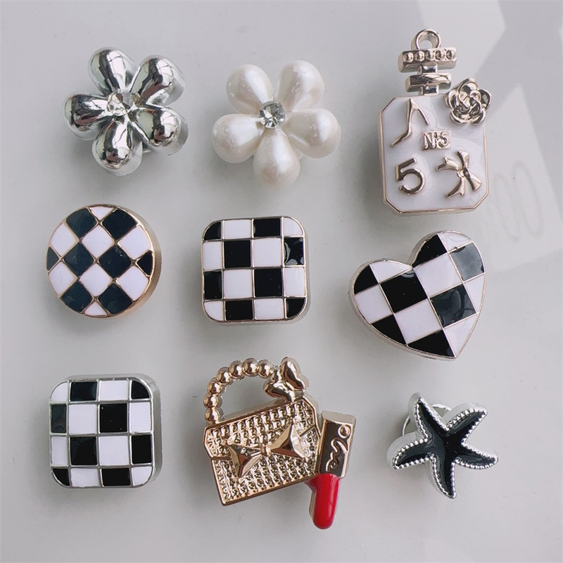 New flower electroplating flower pearl flower black and white love square one starfish hole shoes shoes accessories wholesale