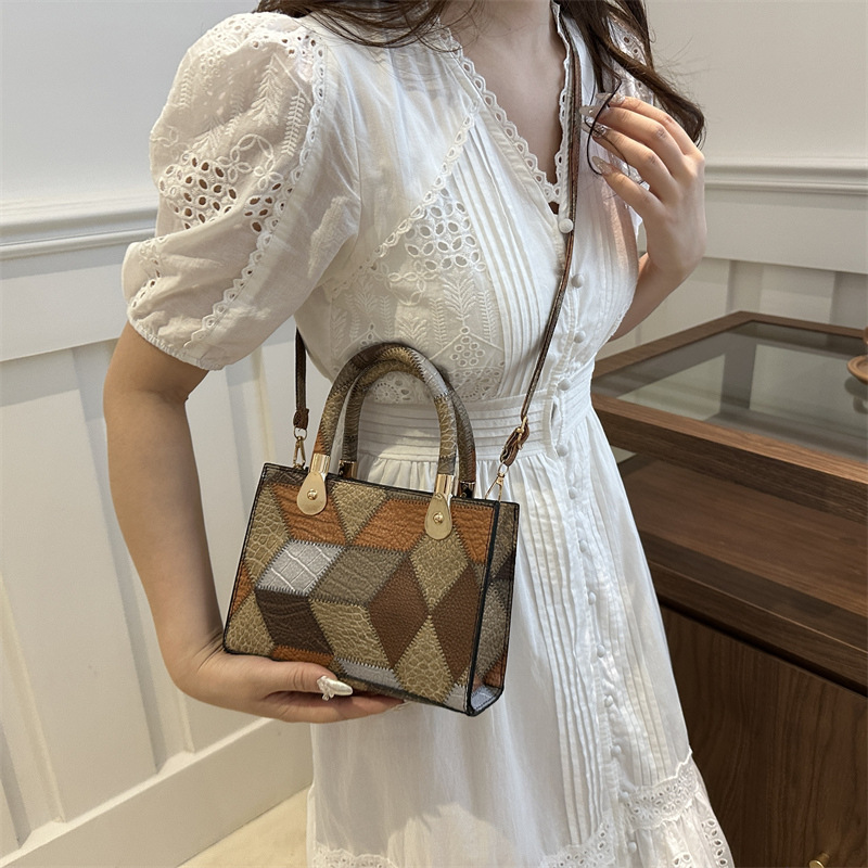 Nueva bolsa de hombro de mujer simple empalme de moda de gran capacidad bolsa de mano PU cuero suave sensación casual portátil ligero