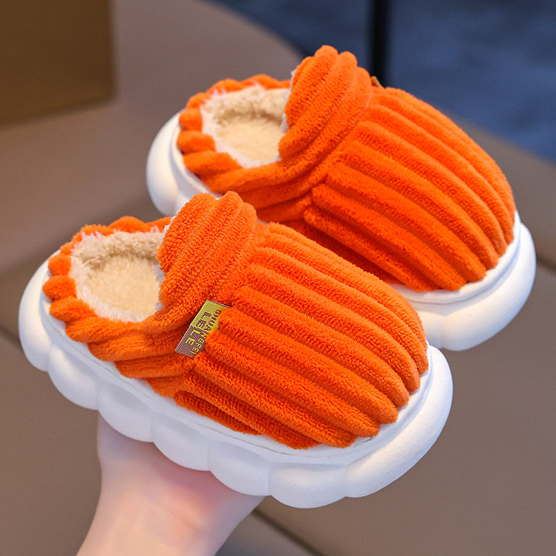 Otoño y invierno zapatillas de algodón para niños caliente interior y pelusa para niñas en el hogar padres e hijos bolsas de bebé zapatillas tacones